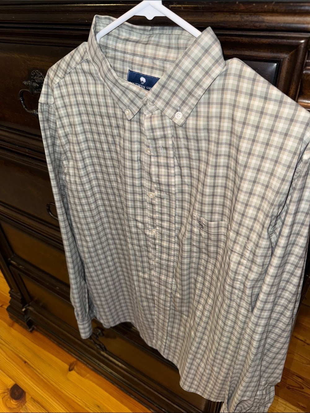 The Southern Shirt Company Men's Plaid Button-Down in Light Gray and Green
